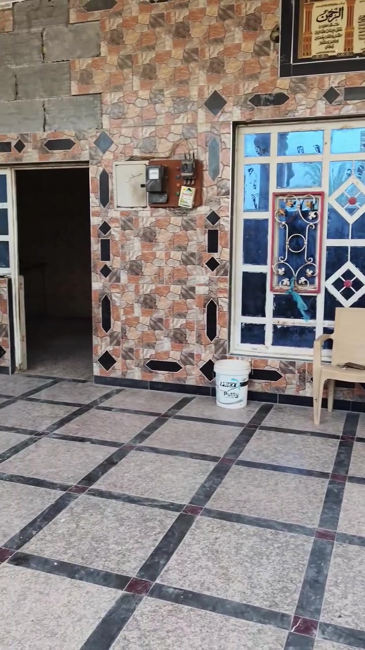 بيت للبيع قريب على شارع الضباط مساحة البناء ٢٥٠ متر مع ترك كما واضح بل تصوير والطابو زراعي قريب على شارع ٣٠ موجودة كافة الخدمات الاستفسار على الرقم *********** السعر خاص
