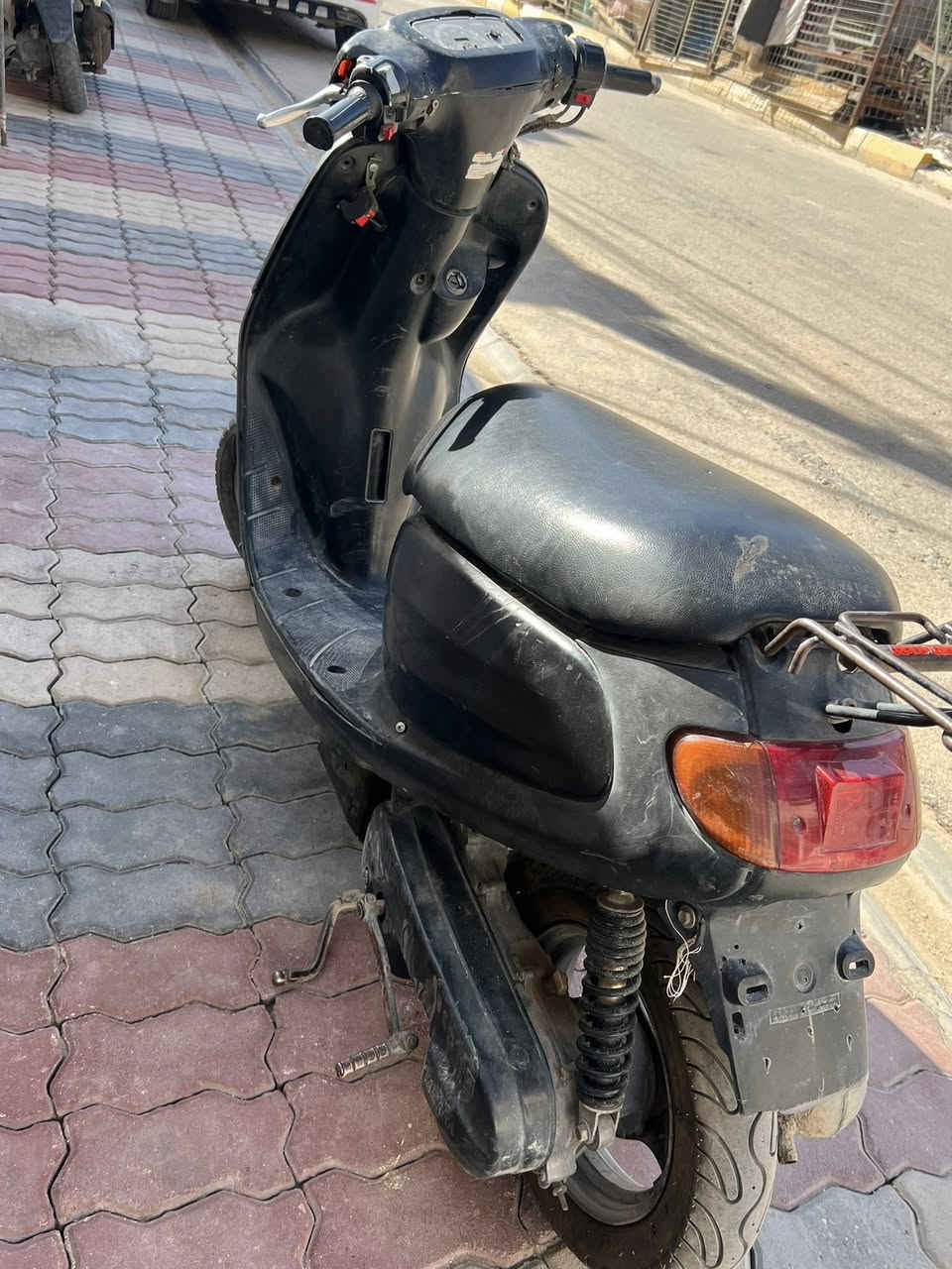 دراجه منغولي تايرات جدد كابريتر باله جديده دراجه شغاله وتمشي ما توكفك بشارع ابد مشيه يخبل مكينه مجفته الكير كفاله  السعر 350 وبيه مجال بسيط  
***********
