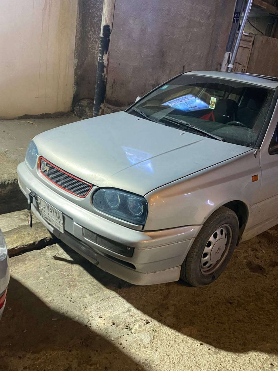 السلام عليكم شباب كولف موديل ٩٣ السياره مصبوغه حزام فتحه مكينه ١٨٠٠ اوتو خير من الله جاهزه صدر بريك صالنصه تايرات تخم تاير جاهزه من كل النواحي
ملاحظه الكير كل فتره يكوم يحرك ثالث كالولي برمجه يم الصقر بس اني عايفها لان كل فتره تجي عل مزاجها 🤣
سعر السياره ٤٧ وبيها مجال 
مكاني بغداد حي الجهاد 
***********
