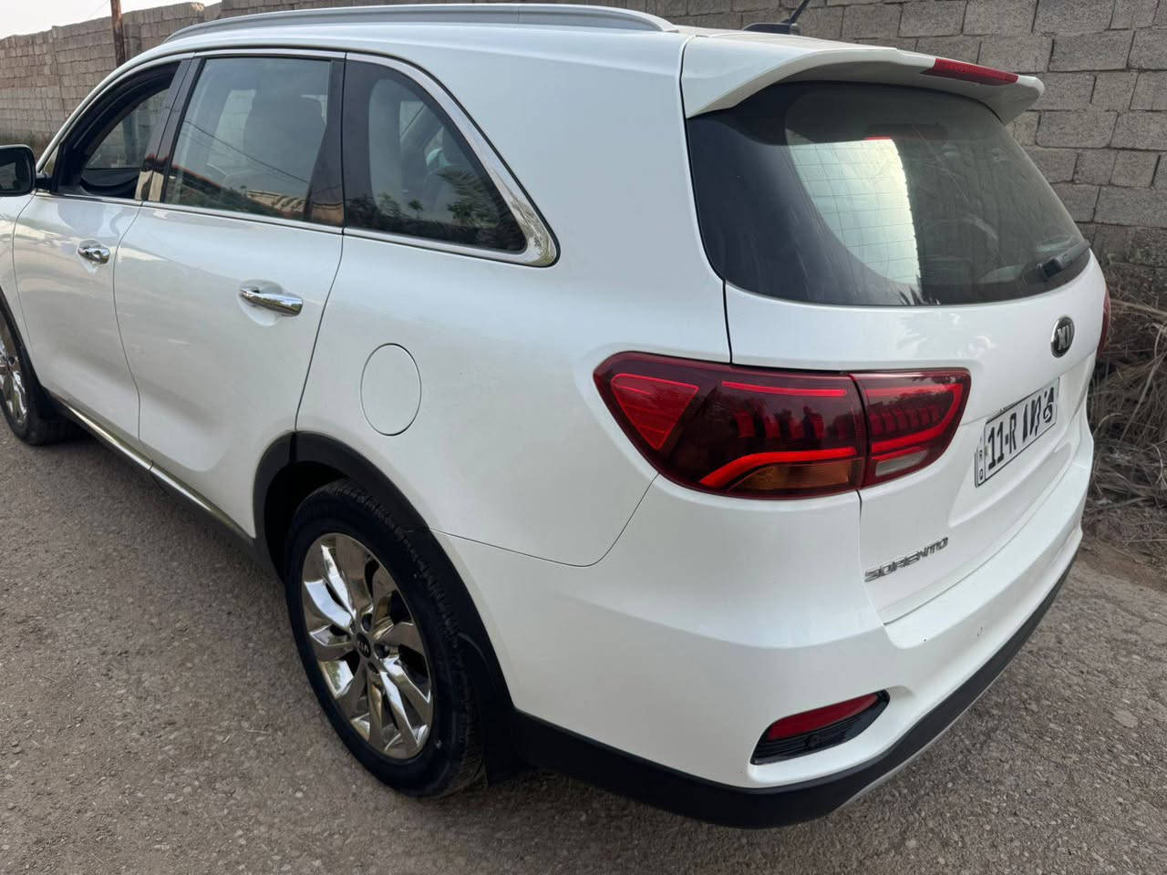 سلام عليكم سورنتو موديل ١٨ نص فول  ٦سلندر رقم بغداد السعر ٢٢٠اخوان اني مكلف بنشر خابر رقم***********
