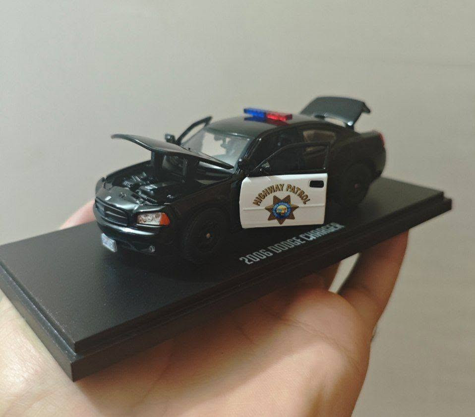 سيارة Dodge Charger موديل 2006
من المسلسل الأمريكي THE ROOKIE
إنتاج شركة Greenlight Hollywood
قياس السيارة 1/43
السعر 30 🛑


**إذا كنت صاحب هذا الإعلان وتريد حذفه لأي سبب، رجاءا أرسل رسالة إلى الدعم الفني**