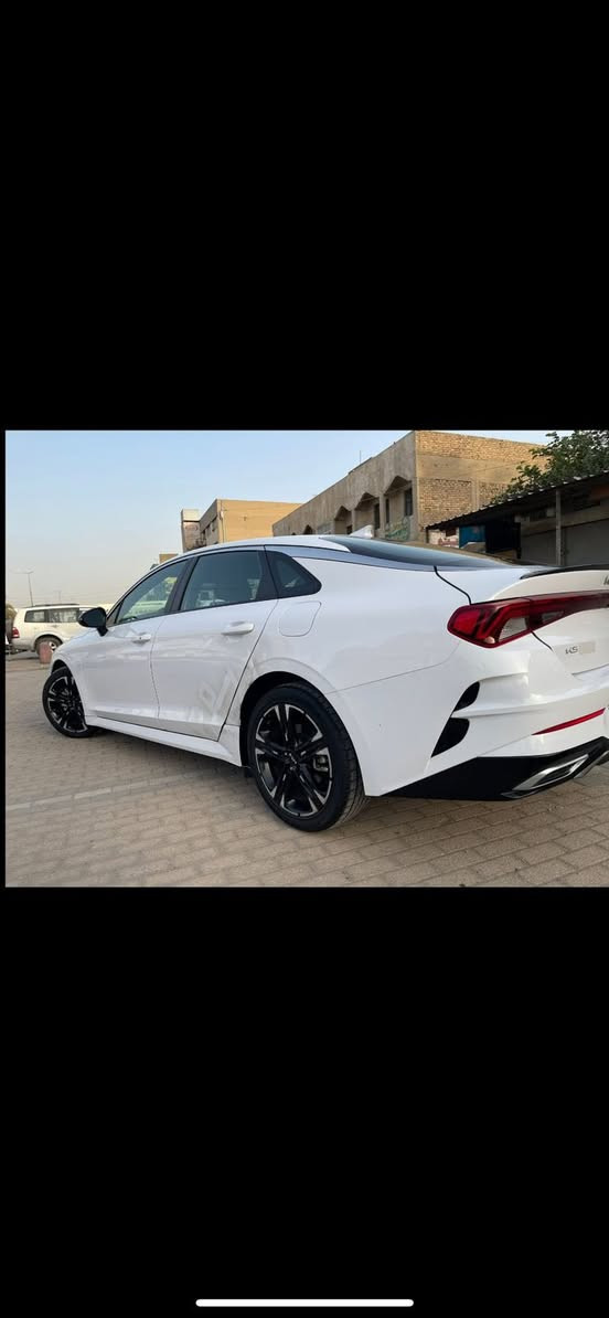 للبيع  
‏Kia k5 gt-line
 2023 
الحادث مع السونار مرفق بلمنشور 

 الرقم بغداد 
المواصفات:

1- بدون بانوراما 
2-بصمة ابواب وتشغيل عن بعد 
3-تحكم استيرن كامل 
4- كشن السايق كهرباء
5-كراسي جلد
وختم شعار GTline
6-رادار امامي + خلفي
 (توقف خلفي ذاتي) 
7- شاشه كبيرة كار بلي( بلوتوث ، USB  AUX ) 
8- تو ويل
9- حجم المحرك 1600 توربو
10- رادار امامي + خلفي
11- لد نهاري
‏12 -انظمه قيادة
13-ويل كب ١٨
14- شاشه عرض اعطال بالدشبول
15- كروز سرعه ذكي  ( مثبت سرعه )
16- اشاير مريء 
17-سايد بريك كهربائي 
‏18- GPS الخرائط
19- نظام النقطه العمياء
20-  صندق كهرباء
21- قيادة ذاتية
22- شاحنة واير ليس
23- تحديد مسار 
25-- مخارج شحن أمامي و 2خلفي
26-- رادار جانبي + امامي + خلفي
27- تو ويل 
28- ماشية  43.500 الف مايل 
للاتصال فقط  :- ***********
السيارة متواجدة بغداد - الطالبية
السعر 168 ورقة  وبيهة مجال
