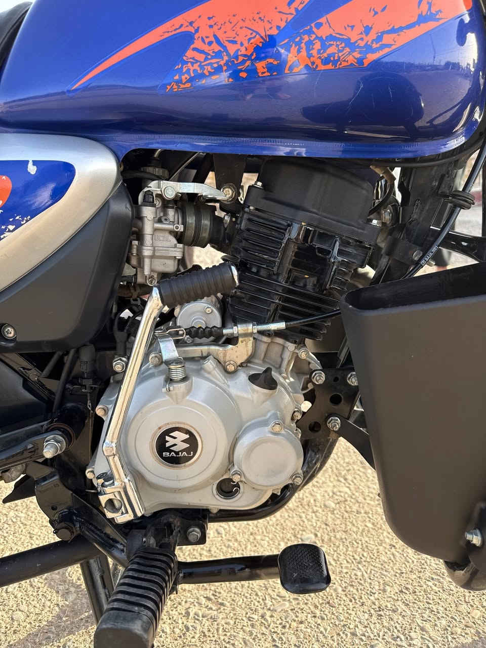 السلام عليكم بوكسر للبيع 2023 مرقم رقم انكليزي الدراجه بحالت الوكاله ماشيه 11الف السعر مليونين و300 وبيه مجال المكان بغداد  بغداد جديده لاتصال ***********
