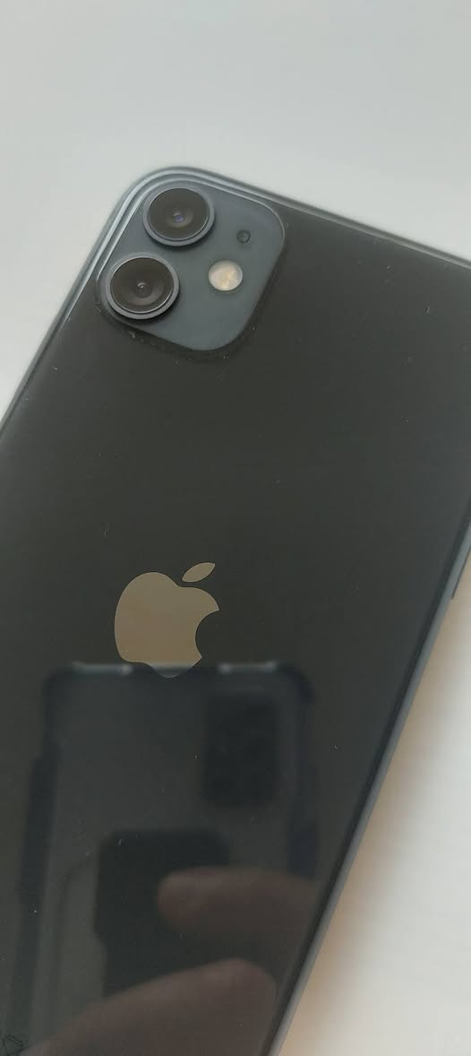 ايفون 11شرق اوسط مكفول من الصيانه والفتح ذاكرة 64 بطارية 81
كامل مع جميع ملحقات كارتونه وشاحن 
السعر 280 الف 
مكاني بغداد
***********
