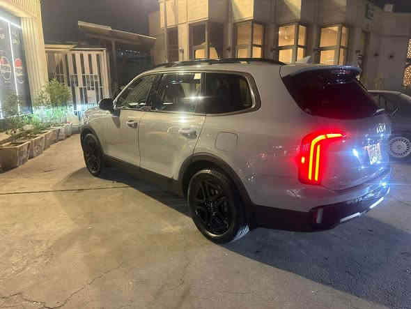 #للبيع_305 
#للأستفسار_***********
السلام عليكم كيا تلورايد موديل 24 فئه sx برستيج جيتي لاين هاي الفول الفول   كشنات vip منفصل
ستيرن هزاز و تدفئه 
رادار امامي ً
تحديد مسار
مانع تصادم خلفي
قياده ذاتيه 
جنطه شفط 
تشغيل عن بعد 
تحذير واشاير بالمري
سبيكر سايق 
شاشة كار بلي
تبريد اربع قطع ثلج تكدر تتحكم بي من الشاشه او من يم الركاب 
5وضعيات قياده( ايكو-ثلجي-سبورت- اعتيادي - ذكي يعني تلقائي من تكبس يصير رياضي من تمشي على كيف يقلل صرف البانزين) 
مولد كهربائي  اذا عندك تخييم او ما شابه تكدر تشغل عليها اناره كامله او كهرباء 
السياره مواصفاتها هوايه 
السياره ماشيه 20 الف كيلو 
حادثها جاملغ امامي بارد شبر   
مكفولة من الصبغ 
دعامية امامية فقط 
رقمه بغداد نكليزي رقم وسنويه وهزه جدد بسمي تحويل مباشر مكان السياره بغداد بسمايه للأستفسار *********** #السعر_305 
ملاحظه اذا اكو مراوس بأقل يتفضل خاص بغداد
