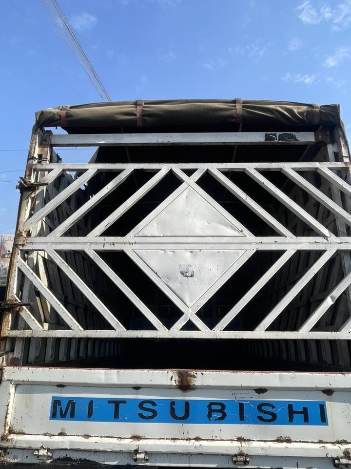 السلام عليكم محجر وقفص كنتر وتانكيات للبيع ويا الجادر للايريد يتصل ***********
