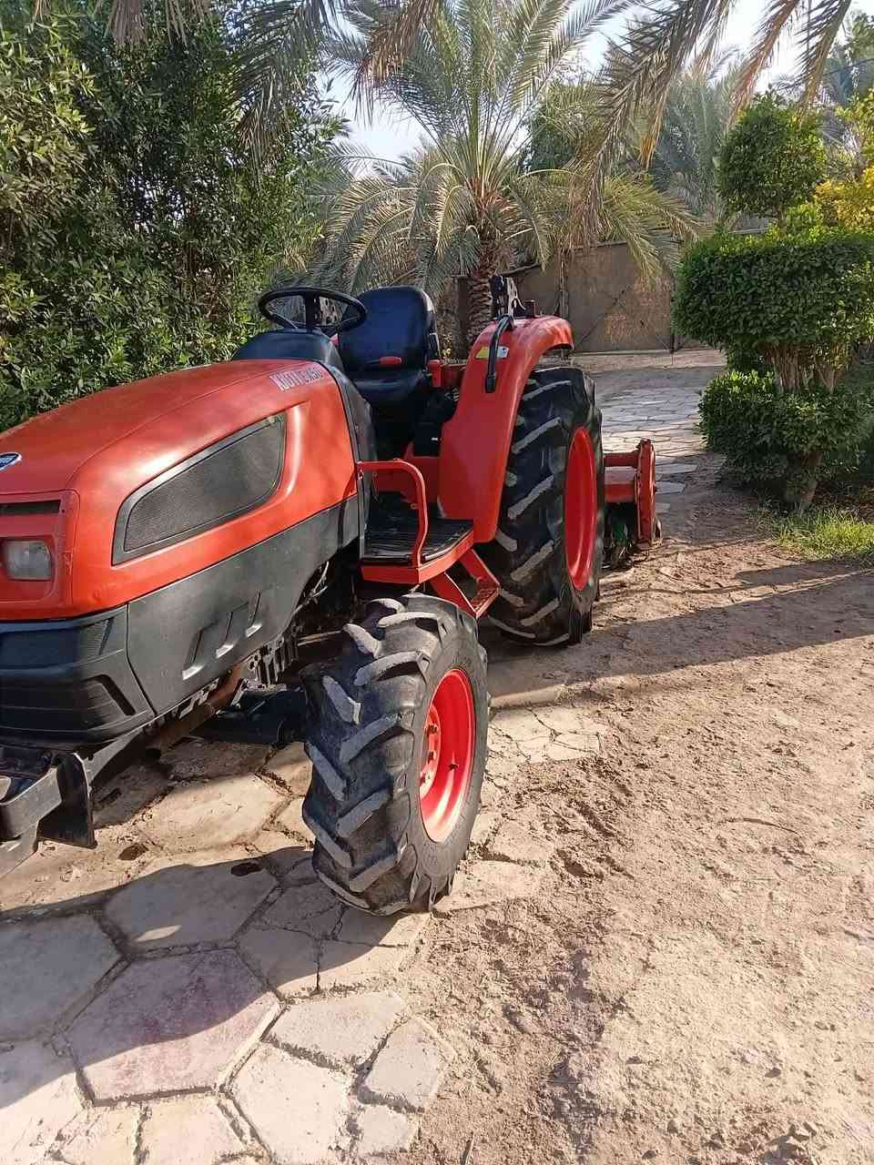 السلام عليكم للبيع كيوتي مشتغله ٣٠٠٠ ساعه مكينه عل شركه بس محرك منزليله رنكات وراه رفاسه جديد وفدان كتاب اسويلك وكاله السعر ١٦ وبيه مجال لشراي *********** مكاني واسط صويره
