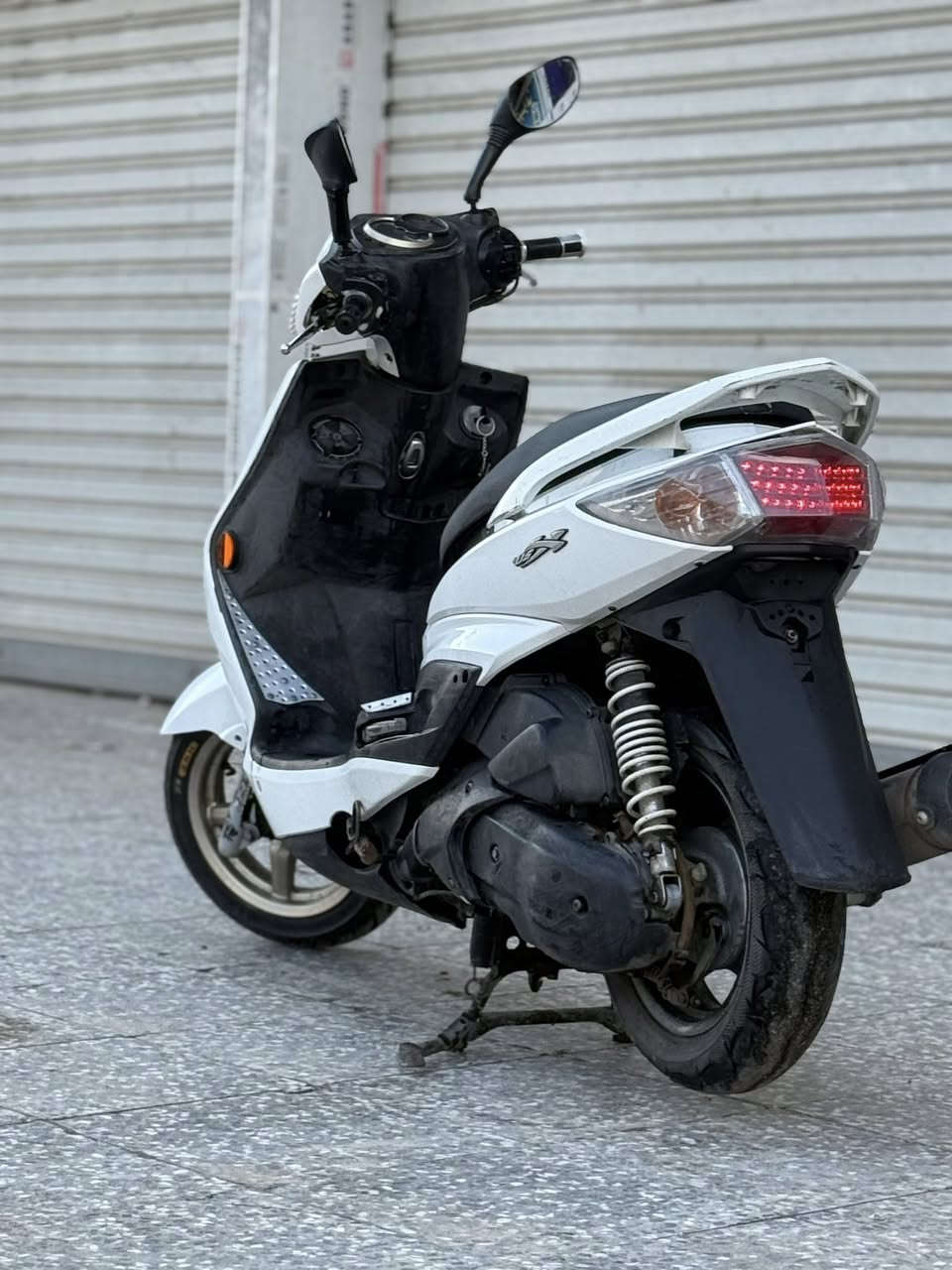 سكنس فحل نوزل خطين ام طلاعات ويل ذهبي الدراجه احله من الصور ومكفوله كفاله عامه شلعه معدال كهربيات كله شغاله مكينه ناعمه كلش ع يدي من الرمبه وبلخير ع ياخذها 
مكان بغداد البياع السعر ٨٥٠وبيه حك الجيه
جيب فيتر وافحص او ين ميعجبك افحص 
***********
