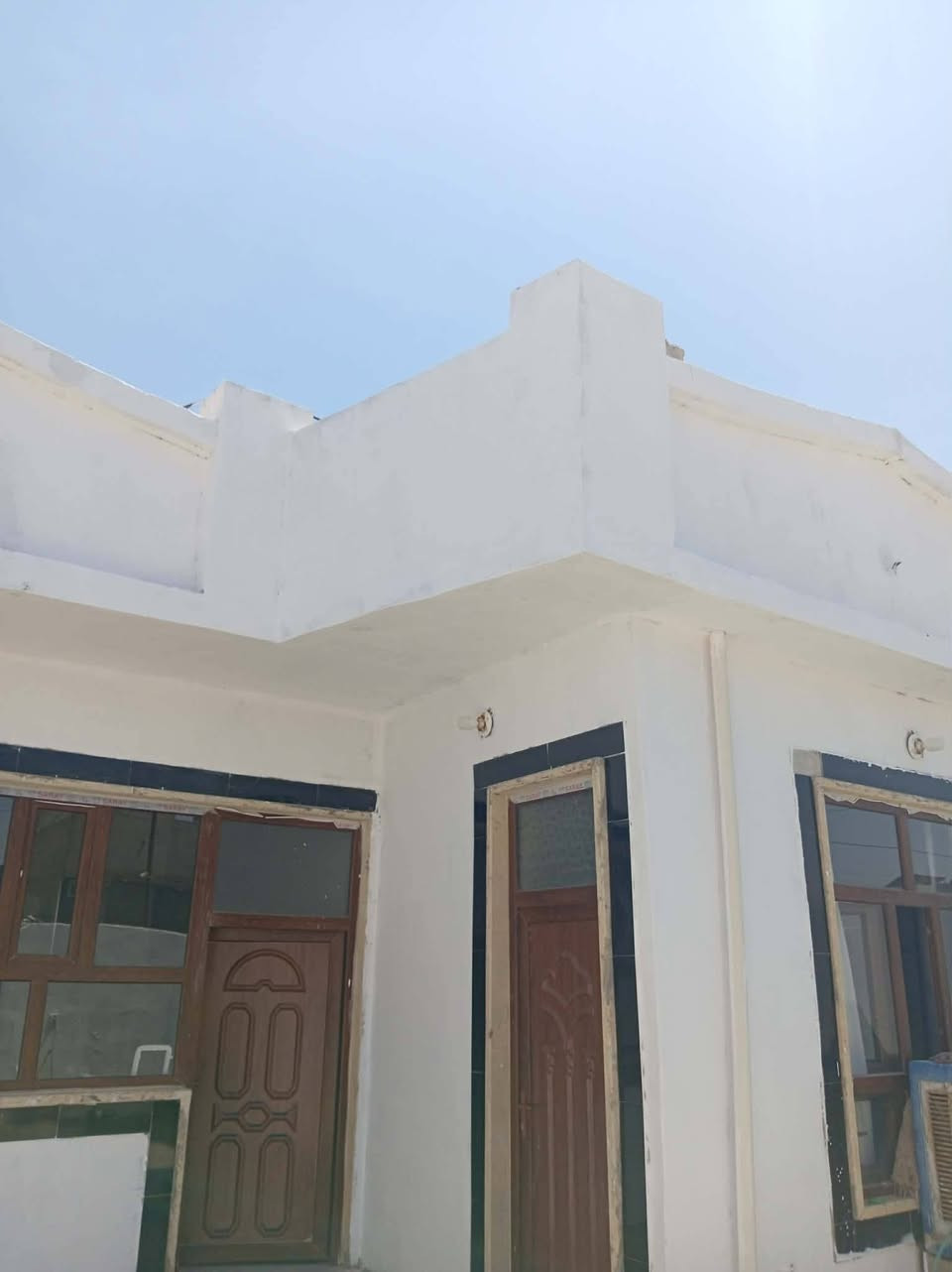 بيت للبيع في حي الأطباء الفرع الأول شارع ١٠ أمتار البيت فول سيراميك القطعة 200متر غرفتين نوم ربعة مطبخ صالة السعر ٥٧ مليون وبي مجال رقم الهاتف ***********
