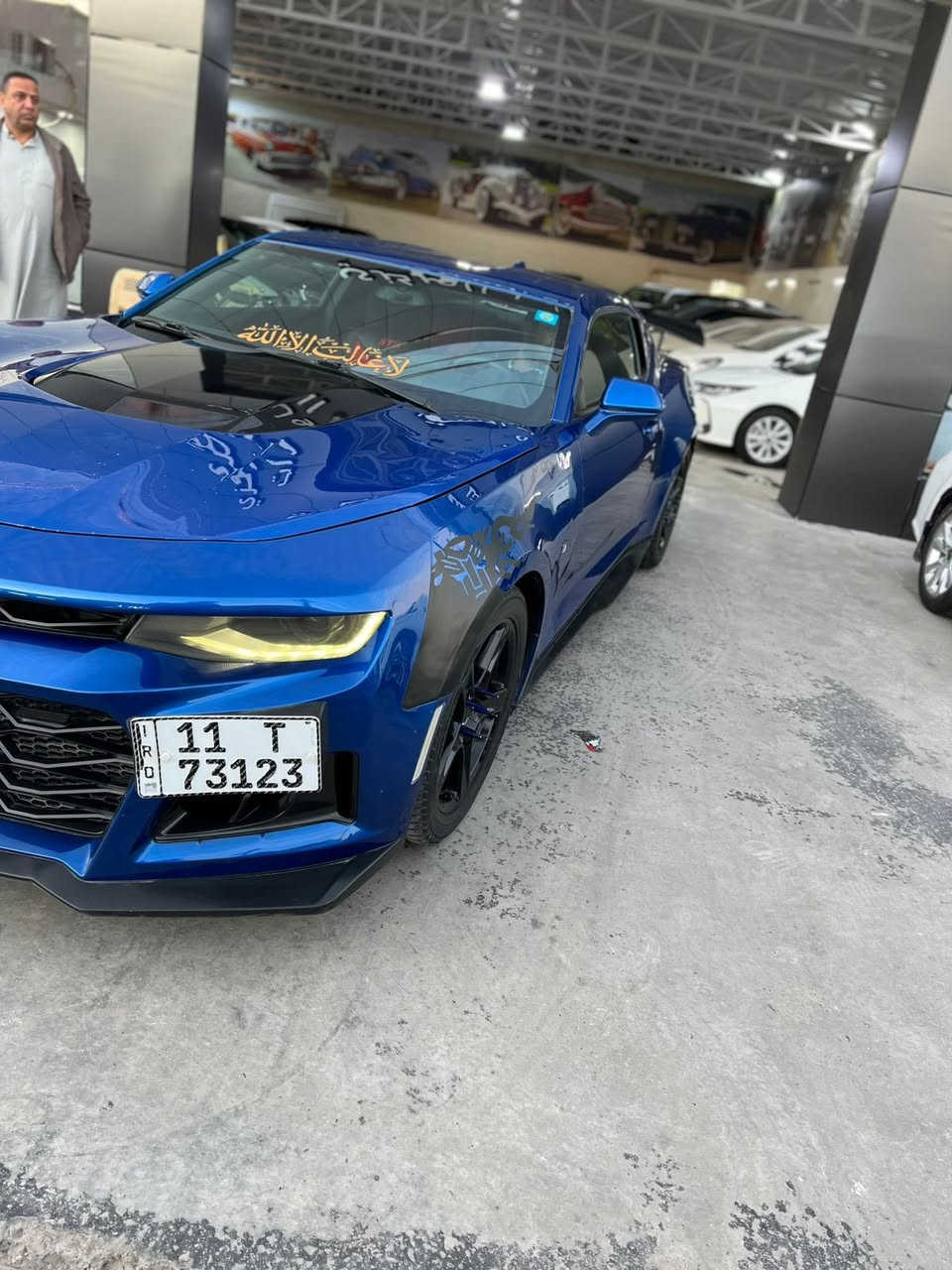 السلام عليكم كمارو 2016 كلين  بل عراق صاير بيها صبغ باب السايق والبنيد محدث كير مكينة كفالة شاصي لغد ايرباكات كلها سليمة السيارة عليها برمجة وصوت وهواي اضافات  مكان السيارة بغداد البياع وهذا رقمي *********** السعر 112 وبيها مجال بسيط
