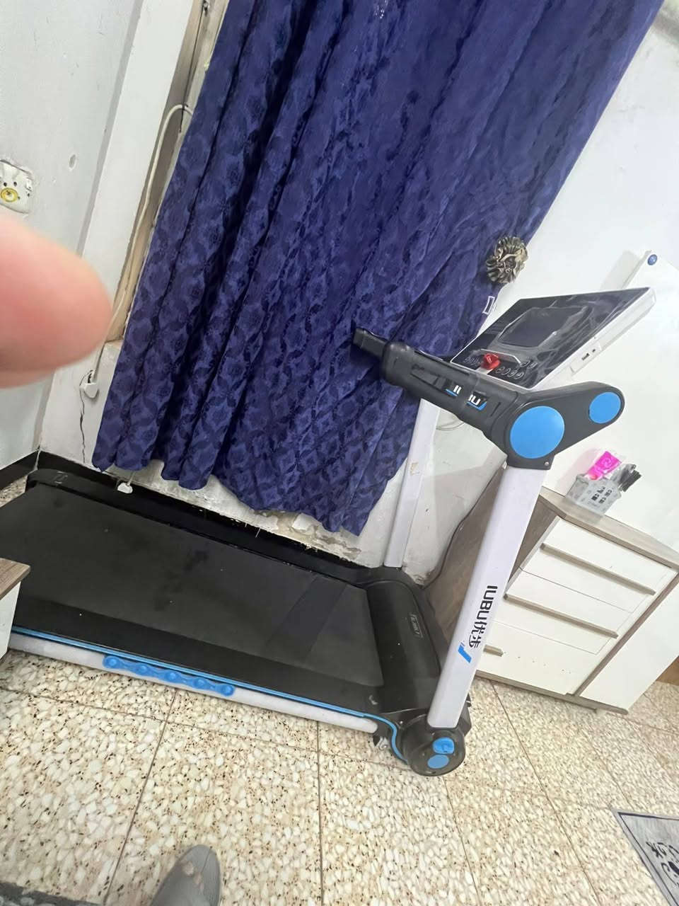 جهاز جري للبيع نضيف جدا السعر 225 العنوان العامريه مع انترنيت مع قياس سرعه ونبضات القلب مع اوكس للتصال***********
