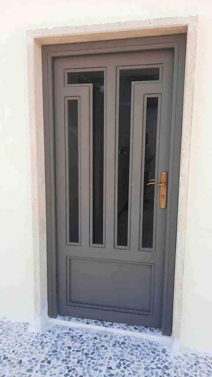 عالم الحدادة لعمل كافة الابواب والمسقفات والشبابيك والمحجرات وبأحدث التصاميم حسب الطلب كما يتوفر القطع بالاوكسجين لجميع انواع الشيلمان العنوان كوفة - حي ميسان 
للتواصل ***********
