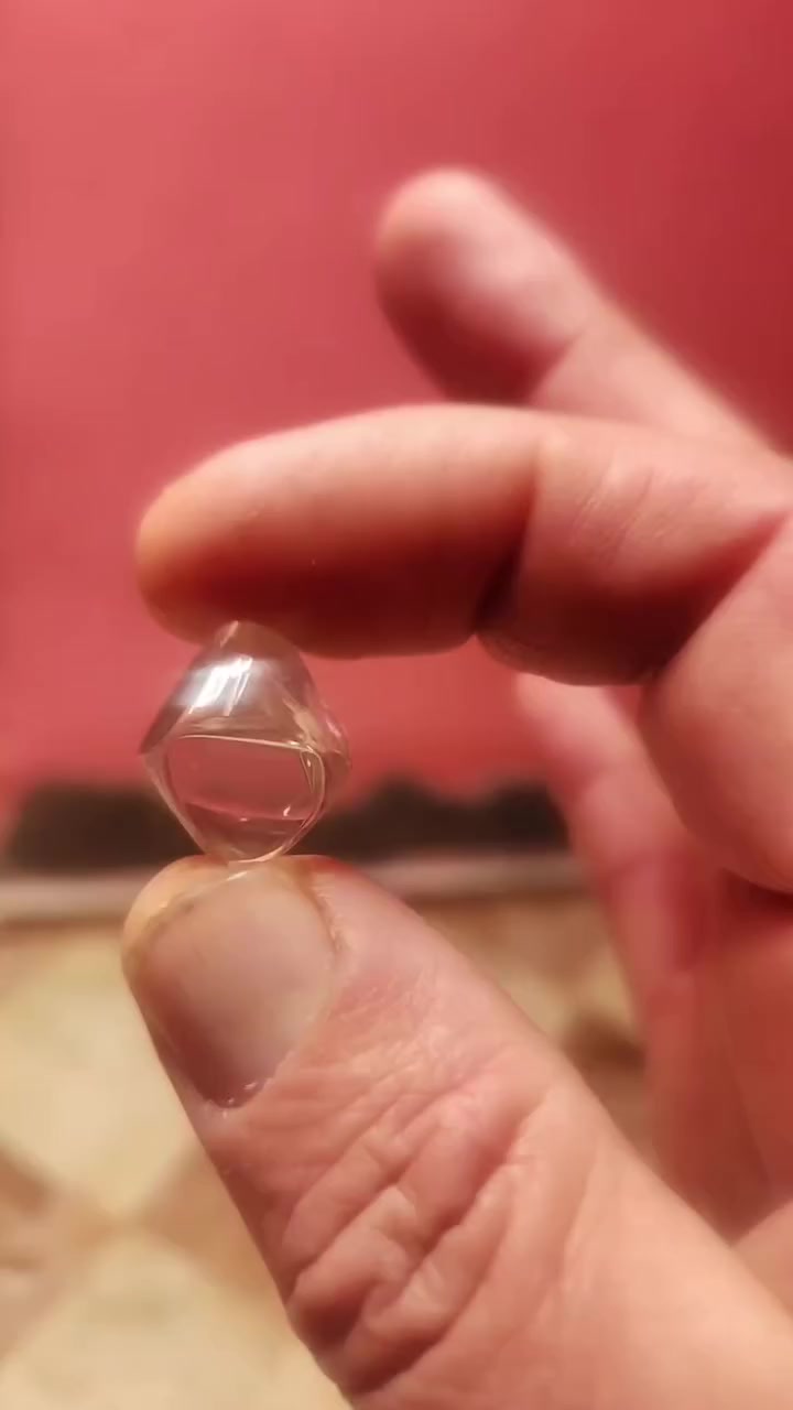 Natural rough diamond
35 ct
Vvs1  E color
7800 usd


**إذا كنت صاحب هذا الإعلان وتريد حذفه لأي سبب، رجاءا أرسل رسالة إلى الدعم الفني**