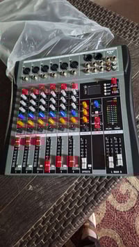 مكسر صوت • مستخدم • توصيل المحافظات