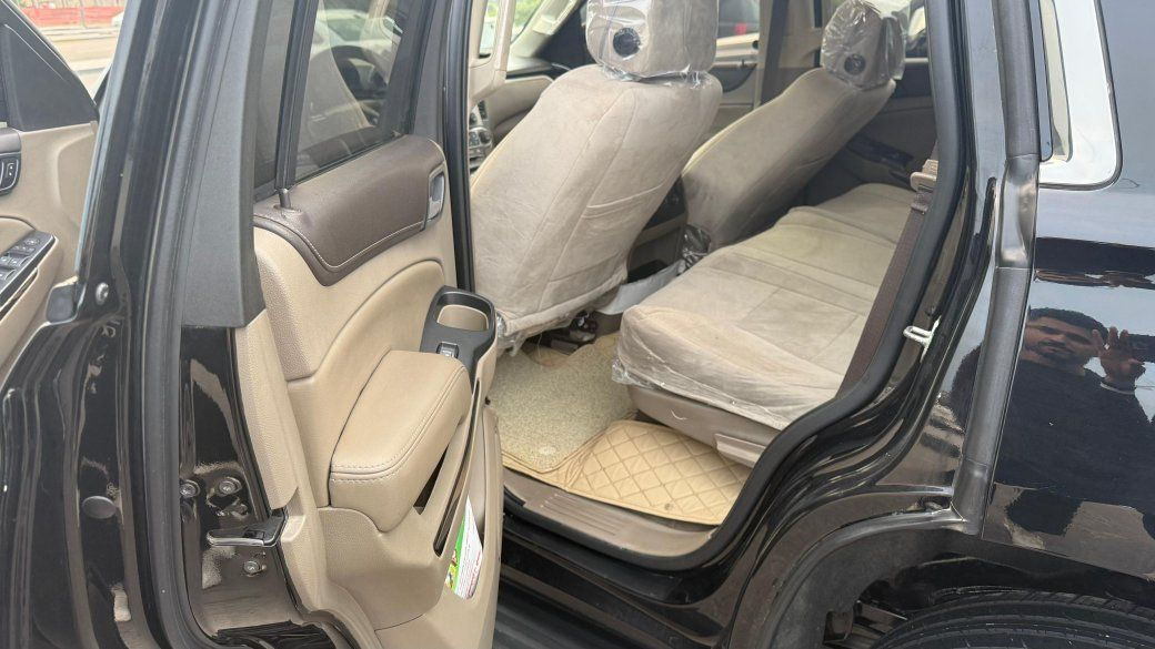 السلام عليكم جمسي يوكن موديل 20 خليجي وكالة المنصور كفاله عامه  من ضربه وتبديل وصبغ  وبارد 
رقم بغداد بسمي
موصفات سياره SlE
موصفات معرفه 
قاصه كشنات كهربائي 
صندوك كهربائي 
منضومه زنون 
سياره كامل استخدام شخصي 
تخم تاير جديد دوشمه 
ماشيه 150 
سياره مال بيت
مكان السياره بصره 
رقم الهاتف ***********
