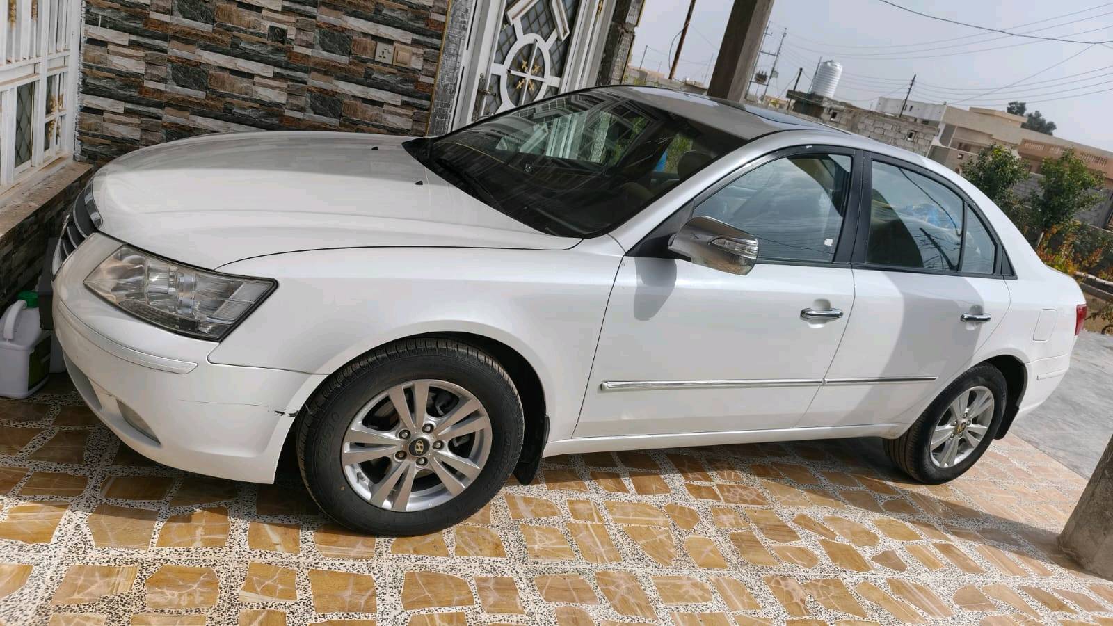 سياره البيع موديل 2010 خليجي المكينه فول كير شاصي السياره بدون سونار ابيع بدون سونار