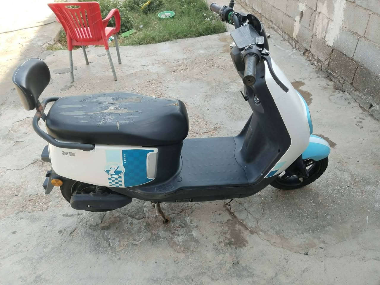 دراجه شحن بوليسي مكفوله كهربائيات +بطاريت 4 توني شادهن دراجه جديده حيل مكاني حله مركز  سعر 450اوبيه مجال رقم الهاتف ***********
