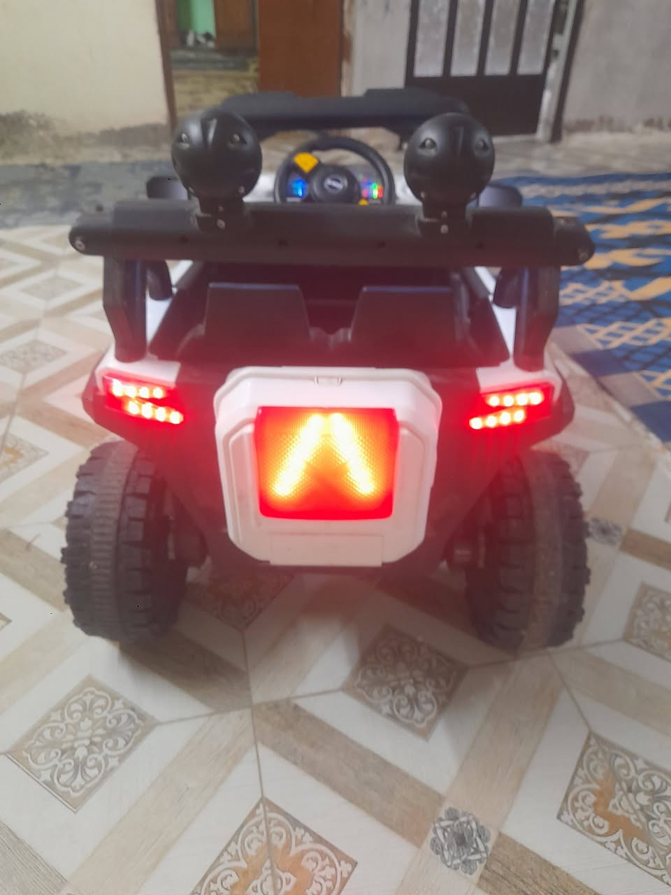 سلام عليكم سياره شحن مال أطفال جديده مستعمله ساعات مكفوله اخذتهه ٢٢٠ الف اريدهه ١٥٠ الف مكاني الزعفرانيه يم عمارات سعيده ***********توصيل ماعندي كلشي ذاكر بالفديو اخوان تحياتي ادمن
