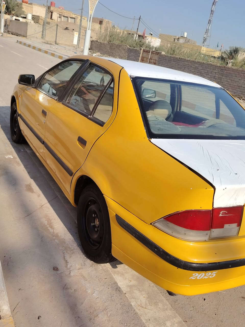 السلام عليكم للبيع سمند ٢٠١٠ مصفره هيئه غرامات كير ومكينه جدد بلشرط السياره خير من الله راعيه يريد مداور السعر ٢٦ وبيه مجال الاستفسار ***********
