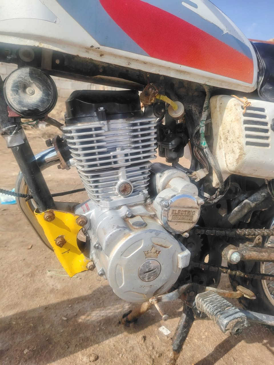 سلام عليكم دراجه للبيع محرك سفاني 5كير مديل 21 نضيفه مفتوحه مره احله من صوره سعر 300وبيه مجال للطيبين مكان النجف ابوصخير رقم ***********
