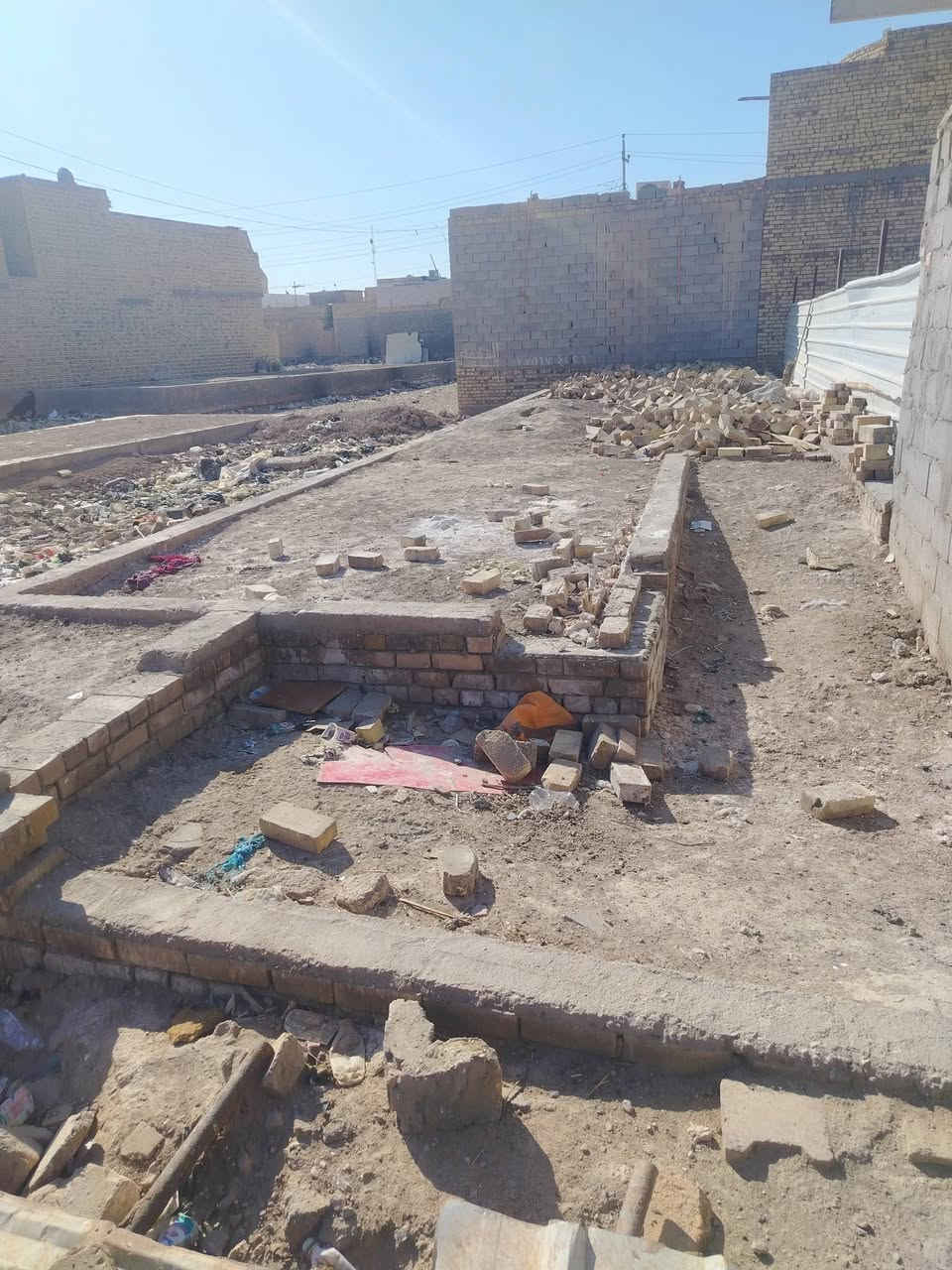 سلام عليكم بتلو البيع المساحه100متر العنوان حي الحسين الزراعي مال  ابو حوراء التواصل ع هاذ الرقم
***********
