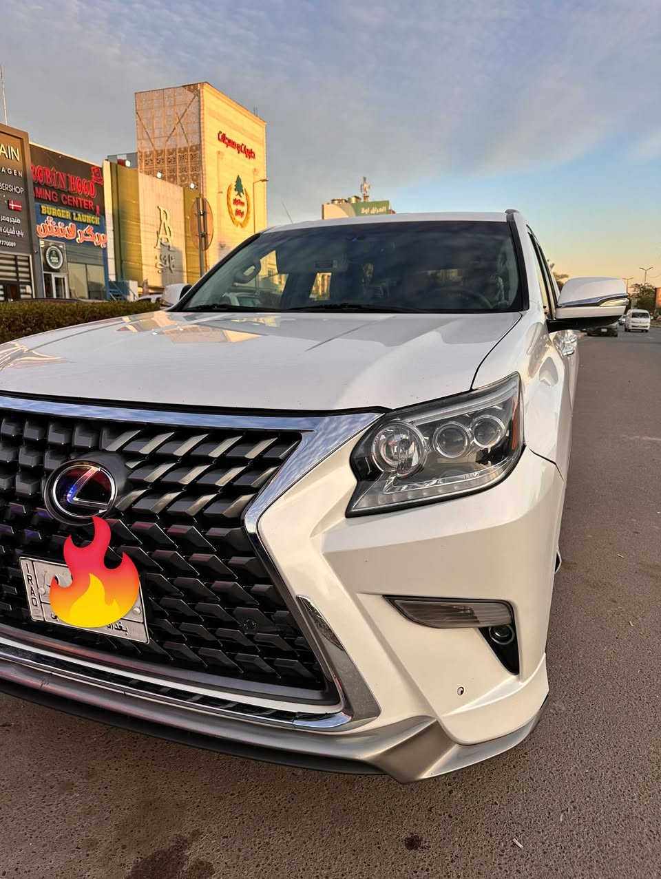 السلام عليكم .. لكزس برادو 2017
ماشية 150 الف ميل 
وارد امريكي حادثها جاملغ خلفي وقبغ جنطة بدون حوض 

المواصفات 
سلايت روف 
شاشة 
كشنات جلد اسود ملكي 
كشنات خلفي VIP ( منفصل ) 
رادارات جانبية 
رادارات امامية 
مري شفط 
كامرة امامي 
كامرة خلفي 
حساسات ( امامي . خلفي . جانبي )
لايت زنون عالي ناصي 
بلوجكتر زنون
بصمة 
بصمة بيبان 
كشنات خزن ثلاث وضعيات 
وبعد بيها هواية مواصفات 
السيارة متعوب عليها كل صيانتها بلشركة 
رقم بغداد حلو 4 ارقام 
مكاني بغداد 
السعر 32000$ وبيها مجال 
للاتصال : ***********
