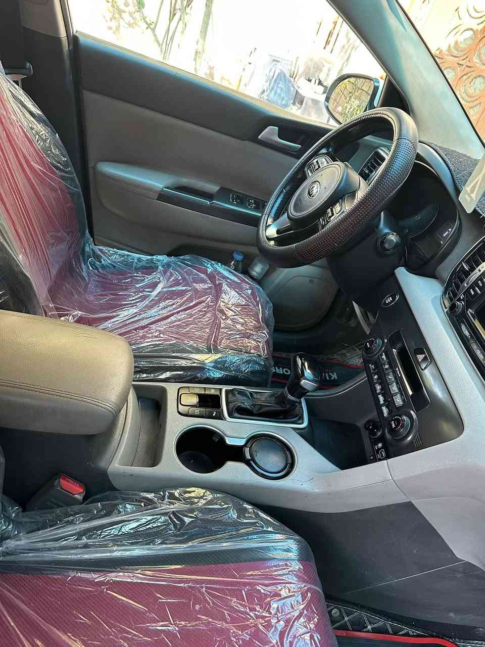 السلام عليكم سبورتج 2017. فول مواصفات خليجي 

سونار موجود بدون صبغ بدون ضربه بارد بلباب مكفوله كير مكينه رقم جديد مميز

السعر 185 وبيه مجال 

رقم الهاتف ***********
