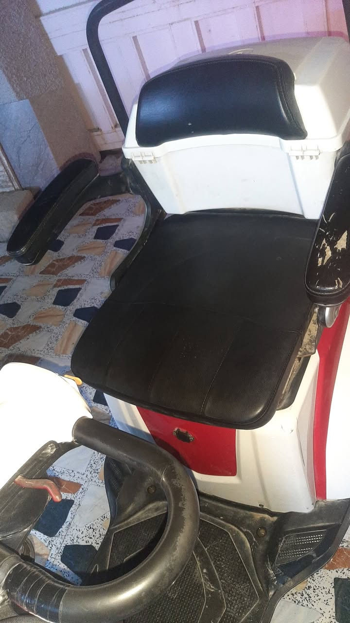 سلام عليكم البيع دراجه شحن جديده ونظيفة كلش نقصها بطاريات بسبب الخزن ترهم مراوس دراجه اوتوماتيك العنوان ديالى بعقوبه تحرير 
***********
