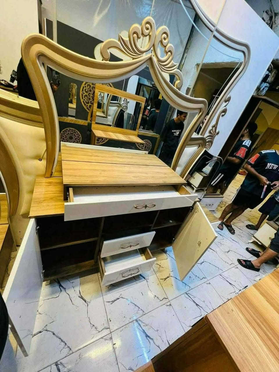 غرفة نوم تركي مستخدم👩‍❤️‍👨
نضافة 80بل💯
عدد القطع / 8
نضام / 🚪سلايت
شازلون مخزن 
لون اوفيات مطعم صاجي 
سعر / 650قفل 💸
شد ونقل داخل بغداد مجاني🆓
يوجود توصيل محافضات✈️
تصعيد حسب الاتفاق


**إذا كنت صاحب هذا الإعلان وتريد حذفه لأي سبب، رجاءا أرسل رسالة إلى الدعم الفني**