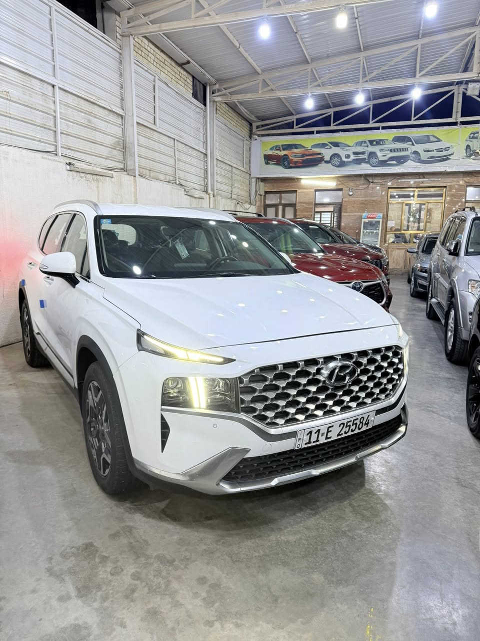 يهديكم معرض المميز لتجارة السيارات الحديثه آرق التحيات 🙏🌿. 

  ونخبركم عن توفر هونداي سنتافيا موديل 2024خليجي مكفولة من لصبغ كفاله عامة 

  مواصفات نص فول 

🔑مفتاح تشغيل بصمة 

🔑بصمة أبواب دخول ذكي

🔑تشغيل عن بعد 

🌿تحكمات مقود جهتين 

🌿ثلاث قطع تبريد 

🌿سبعة راكب 

🌿كير دكم 

🖥️شاشة كبيرة بلادية تدعم كار بلي 

📷كامرة خلفية دوارة 

حجم المكينة V6 3.500

السعر :255ورقة بيه مجال بسيط 

موقعنا: بغداد الكريعات شارع الوقف السني معرض المميز 

***********ياسين
