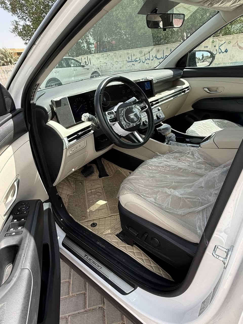 السلام عليكم توسان خليجي 
موديل 25 تو كلر فول 
بصمه 
كشن تبريد 
جلد 
كشنات كهرباء 
جنطه كهرباء 
سايد بريك بصمه 
ويل 19 
ماشيه 12 الف 
السعر 210 
تريد وكاله او تحويل***********
