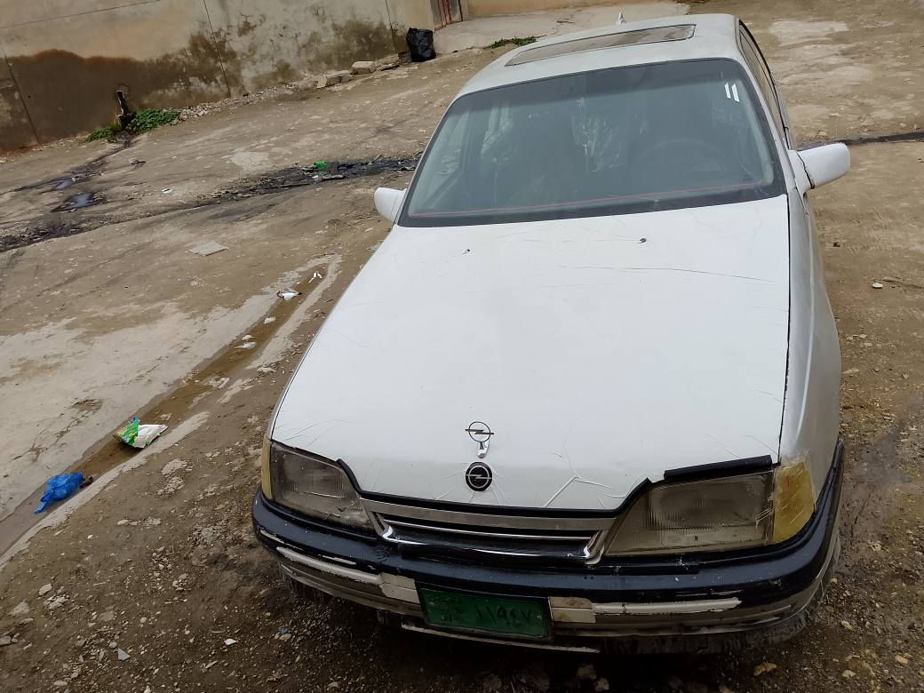 سياره اوميكه اوبل للبيع سياره نضيفه اسلايت وكاله من وكيل سعره 15ورقه ***********
