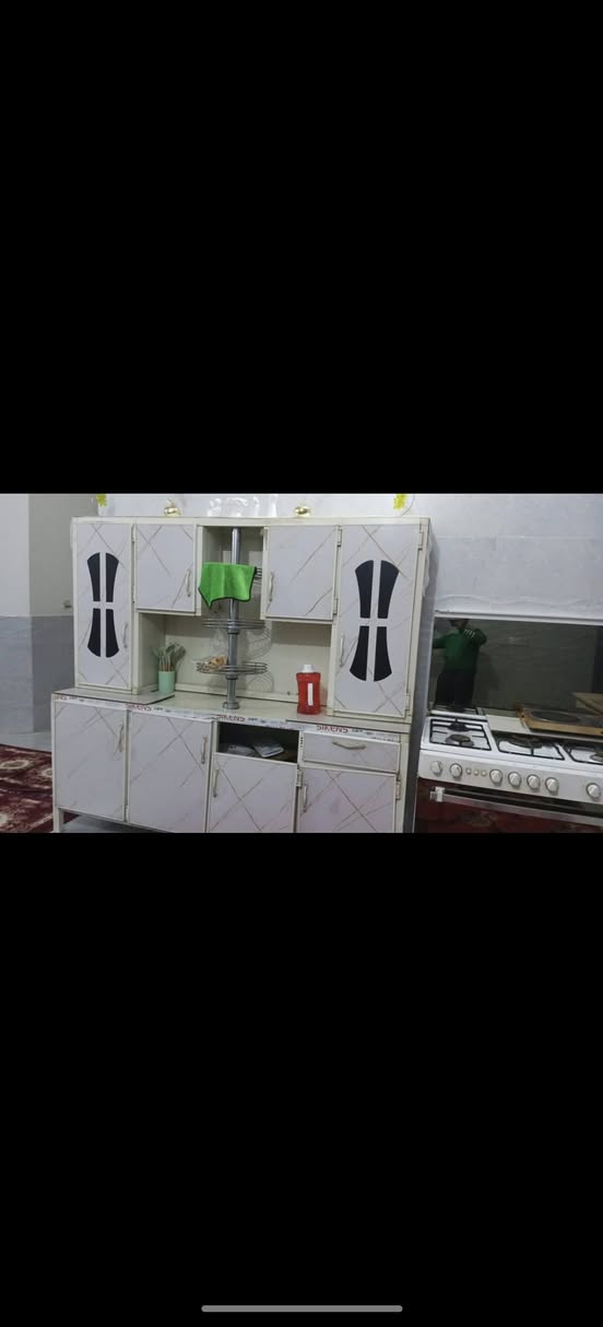 ثلاجه جديده كلش سعره 350 حجم 30
كاونتر نضيف سعره 175
طباخ نضيف فريش سعره 250 
مكاني ابو غريب النصر و السلام واكو توصيل بي واتساب ***********
