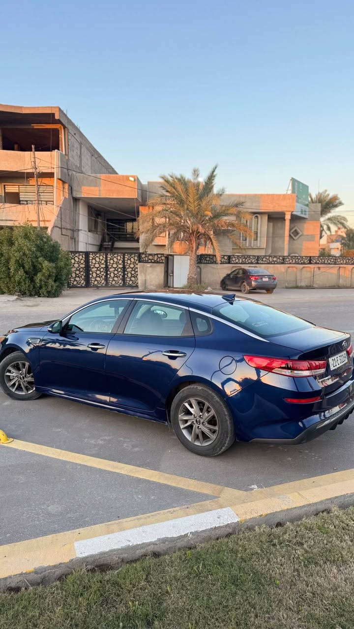 السلام عليكم لبيع كيا اوبتيما 2019 واد امريكي حادث جاملغ عكس السايق مبدل ومصبوغ وباب امامي عكس السايق مبدل بلادي بدون صبغ السياره ماشيه 88 الف ميل 
فئه السياره fe تجي
شاشه كبيره 
شاشه اعطال 
كامره دواره
حساس خلفي 
تحكمات ستيرن 
رادار امامي 
نقطه عمياء 
تحديد مسار و قياده ذاتيه
3 وضعيات EGO+SPORT+ COMFORT
حساس اطارات 
ابل كار بلي+اندرويد اوتو 
سعر السياره 135 ورقه وبيها مجال
رقم السياره سليمانيه بسمي تحويل ثاني يوم او وكاله مكان السياره بغداد العامريه
لتواصل *********** بغداد, العراق
