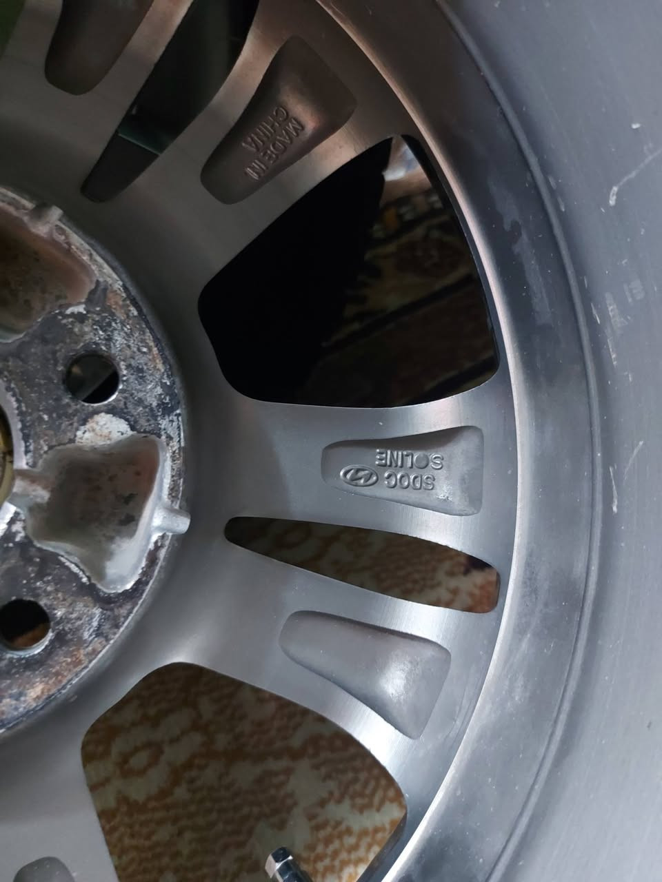 السلام عليكم 
ويل كب ١٦ إلنترا ١٧ ويل نضيف لا تصليح ولا صبغ بي شخوط بسيطة ويل اصلي مع تخم تاير تركي مكاني كربلاء 
السعر ٣٥٠ وبي مجال بسيط 
***********
