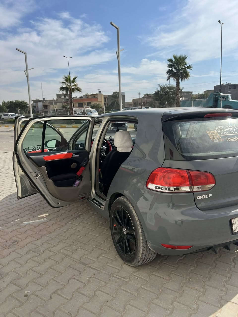 إعــادة نشــر بسبب الوعود الكاذبة 🚨
🚗 Volkswagen Golf
📅 موديل: 2010
🔧 مكينة: 1600 CC (بدون تيربو – المرغوب)
⚙️ كير: 6 نمر (مرغوب جداً)

✨ المواصفات:
• تخم تايرات جديد + ويل أصلي
• صدر أمامي وخلفي جديد
• تبريد شغال 100% ❄️
• شاشة 🖥️
• أشاير مري
• رقم أربيل
• مصبوغةعام تغيير لون (أسمنتي)

🚘 السيارة نظيفة جداً وجاهزة للاستخدام
💰 السعر: 70 بيها مجال بسيط للجادين

📍 الموقع: بغداد – الغزالية
📞 ***********
