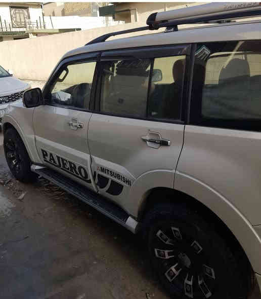 السلام عليكم باجير ٢٠٠٩ محدث ٢٠١٤ مكفوله من الضربه والصبغ ماشيه ١٤٧ شاشه حساسات فول موصفات السعر ١٤٢ وبيها مجال رقم  بغداد الموبايل ***********
