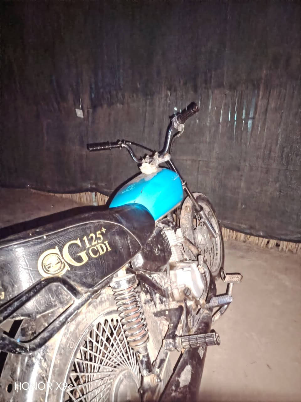 السلام وعليكم موطور اربعه كير نضيف ومحرك جديد السعر 150وبي مجال ول استفسار عل رقم ***********
