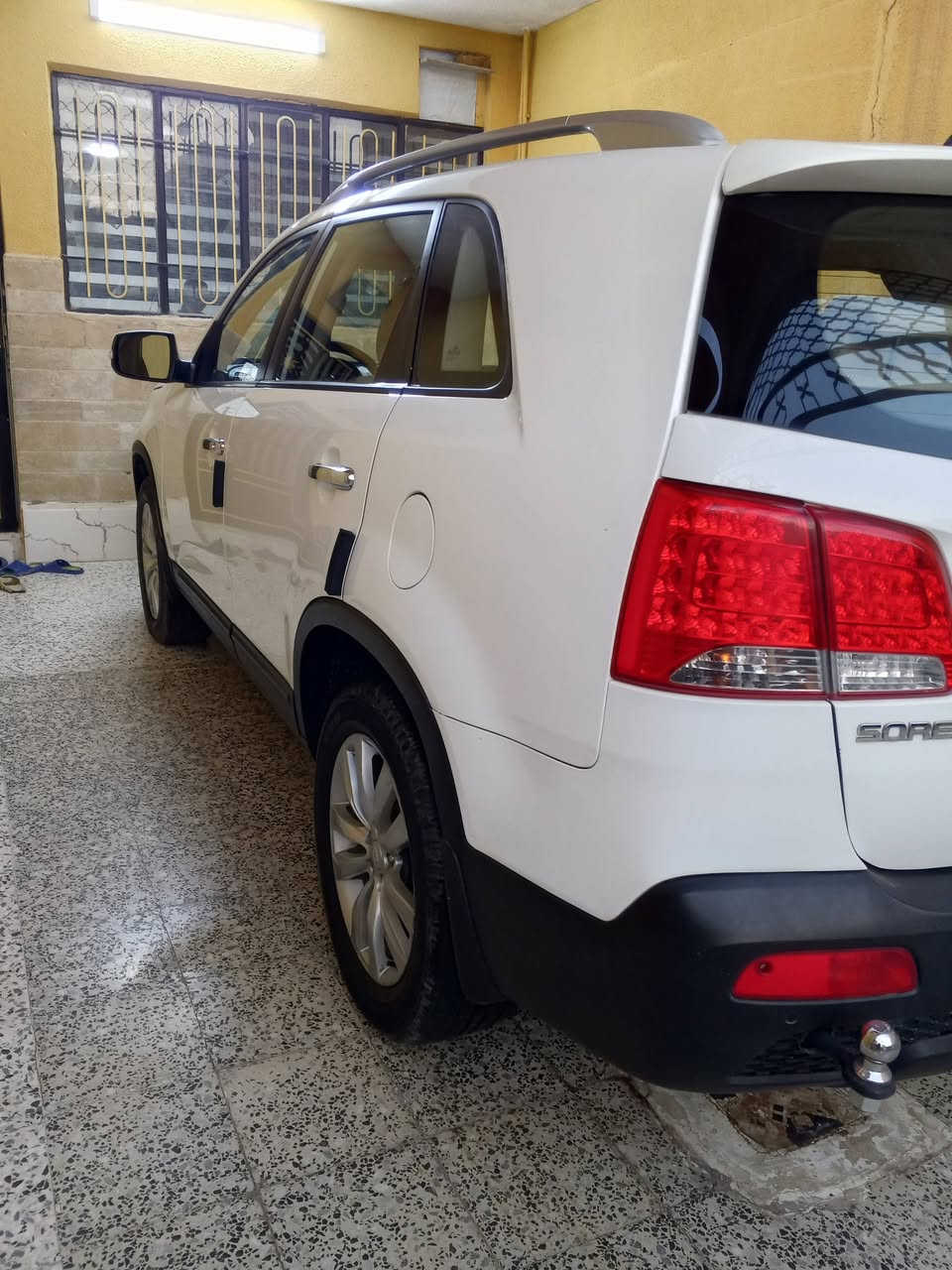 سورنتو خليجي موديل 2011
محرك 4سلندر 2400
بانوراما 
كشن سائق كهرب 
كامره خلفيه وحساس خلفي 
شاشه كبيره  ومرايه وسط تعتيم
سبعه راكب
تبريد ثلث قطع
أشاره بالمرايه 
مرايه شفط
يدأت نيكل أصلي 
أشاره ترحيب 
ويل كب أصلي
طخم تأيرات جديد ماليزي
باتري جديد كوري أصلي
تحكم ستيرن  جهتين 
مثبت سرعه
فتحه سقف بانوراما 
السنويه إلى شهر 2030/12
أني الشرعي 
السعر 165وبيها مجال
السياره بدون صبغ وبدون حادث مكفوله
كير وحرك شرط 
ماشيه 205كيلو متر
للتواصل ***********
