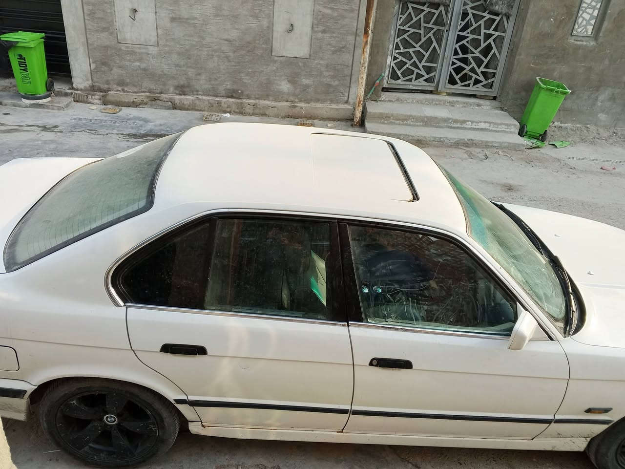 سلام عليكم بي ام 250 رقم مشروح وطني تحويل ثاني يوم مصبوغ صبغ جماليه تبريد تدفئه شغال. سعر 45 دوره شارع 06 رقم الهاتف ***********.    ***********.    موديل 92
