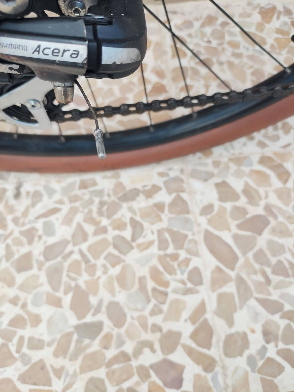 السلام عليكم
لعشاق الترحال والمسافات الطويلة والرحلات الخارجية 

دراجه #ترحال ماركة #MARIN مارين العالميه ماركه غنيه عن 

التعريف صنع ياباني اصلي اورجنال Made in JAPAN🇯🇵

حجم 27.5 قياس لارج L ارتفاع الفريم 54CM لشة عالية وضخم

لون فيراني لامع ميتاليك مميز ...مع وشومات الشركة لون اسود

سستم شيمانو كامل سيت آسيرا #SHIMANO_ACERA

بدالات السرعه 8X1 سحب دفع #شاشه حديث سلس جدا 

بريكات سستم #دسكات_فلنجة ميكانيك ماركة تيكترو TEKTRO

وياله زوم طبقتين مخصصه لتحمل الاوزان الثقيله والطسات 

تايرات كتان اصلية كراڤل ماركة #كيندا نقشه ناعمه فول سلاسة #KENDA  

كمبليونات وياله سلايت ...ستيرن رياضي ...سرج طبي اصلي 

🔴الدراجه قطعه مال حاويه غير مستخدم داخل العراق 
     الدراجه على وضع الشركه بلاد ما بيها برغي مبدل
     كامله وجاهزه بدون اي نقص 

المكان الموصل الجانب الايسر...السعر 3 ورقات (300$ دولار) 

يوجد توصيل بغداد 

*********** رقمي للتواصل
