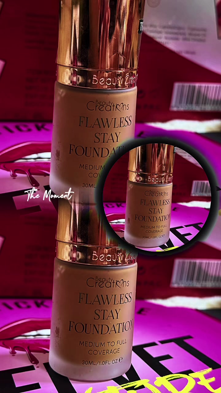 ا المنتج هو كريم أساس (فاونديشن - Foundation) للوجه من ماركة المكياج المعروفة Beauty Creations.
إليكِ تفاصيل هذا المنتج:
• الاسم: Flawless Stay Foundation (كريم أساس المظهر المثالي الثابت).
• التغطية: Medium to Full Coverge أي أن تغطيته ( كاملة)،  لإخفاء العيوب، التصبغات، أو آثار الحبوب بشكل ممتاز.
• الحجم: 30 مل (وهو الحجم القياسي لأغلب كريمات الأساس).
مميزاته العامة:
• الثبات: معروف بأنه يعطي ثباتاً طويلاً ومظهراً (Matte) .
• نوع البشرة المفضل له: يناسب جداً البشرة المختلطة إلى الدهنية بسبب قدرته على التحكم بالزيوت وثباته، أما لو كانت بشرتكِ جافة فتحتاجين لترطيب قوي جداً قبله حتى لا يتكتل.


**إذا كنت صاحب هذا الإعلان وتريد حذفه لأي سبب، رجاءا أرسل رسالة إلى الدعم الفني**