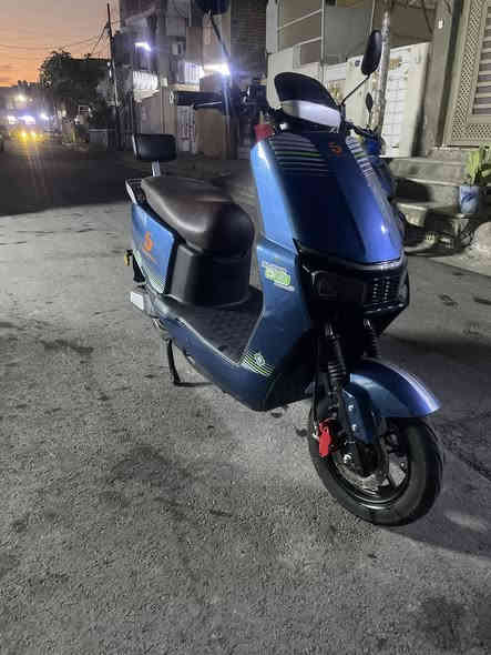 السلام عليكم 
دراجه شحن للبيع 

بطاريات بلادي ✅ 

سرعتها 80 الحقيقي 60 

32 امبير قدره البطاريه ☑️

ملف 2000 

تمشي مسافة 60 كيلو 

نضافه مبينه بالصور 

3 سرع ✈️✈️

نضام الرجوع الى الخلف R✅

بيها كروز سرعه ✅

دبلات رياضيه غازيه

شاحنه اصليه ام العداد 

دسكات رياضيه

صندوك جبير 

لايت زنون عالي 

اوراقها موجوده بيها ضمان سنه 

سويجات 2 وبصمه 2 

السعر :800وبيها مجال محتاج الفلوس 

الدراجه مصار شهر من اخذتها 

لاستفسار ***********  موجود واتساب 

المكان  بغداد الثالعبه او الشعب
