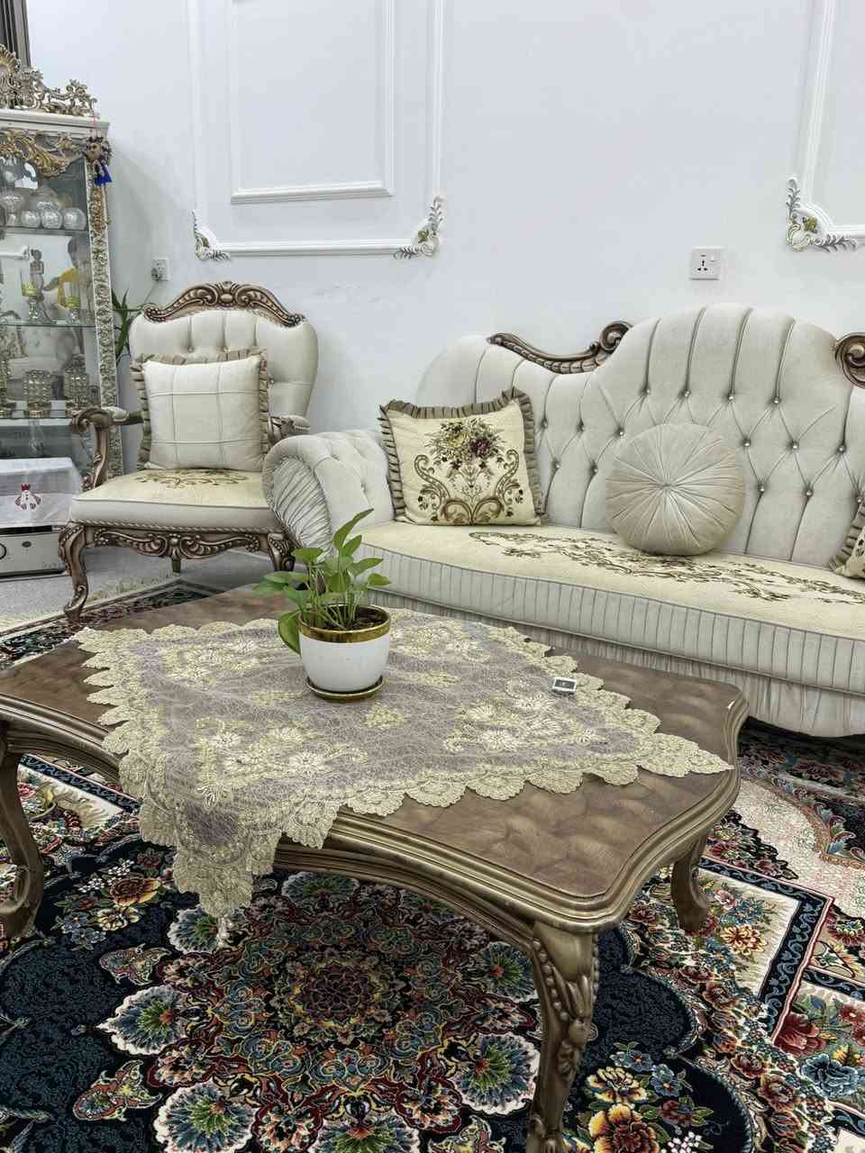 تاخمێکی مەلەکی 10 نەفەری جوان و پاک  لە وێنەکەدا دیارە
کرکوک
نرخ:750
ژمارەی تەلەفۆن:***********
