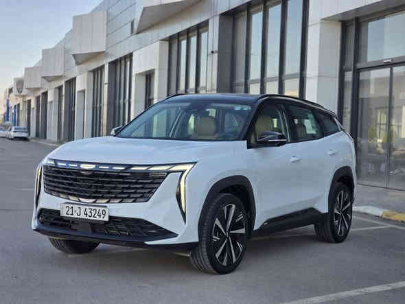 جیلی ستارڕای ٢٠٢٥ فول مواسەفات
زەمانی ٥ ساڵ
تەنها ٢٠٠٠ هەزار کم ڕۆیشتوە 

● بزوێنەری ٢.٠ لیتر تۆربۆ (2.0L Turbo) بە هێزی ٢١٨ ئەسپ.
● گێڕی ٧ نمرەی دووتەقە (7DCT) کە زۆر خێرا و نەرمە.
● سیستەمی لێخوڕینی فرە دۆخ (Eco, Sport, Comfort, Adaptive).
​رووکار و دەرەوە:
● سەقف پانۆرامای گەورە (Panoramic Sunroof).
● ویلی ٢٠ ئینچ (قەبارە گەورە و شێوەی سپۆرت).
● لایتەکانی پێشەوە و دواوەی LEDی پێکەوە بەستراو (Full Width Light Bar).
● لۆگۆی جیلی پێشەوە ڕووناکی هەیە.
● سندووقی دواوە کارەبایی (جەگە).
● ئاوێنەی لایەکان کارەبایی و ئۆتۆماتیك (Auto Fold).
​● داتا شۆ
● بەسمە و سیستەمی داگیرساندنی زیرەک.
● شاشەی ناوەڕاستی گەورەی ١٣.٢ ئینچ (بە شێوەی ستوونی).
● شاشەی دەشبۆڵ (کیلۆمەتر) دیجیتاڵی ١٠.٢ ئینچ.
● پڕۆسێسەری بەهێزی سناپدراگۆن ٨١٥٥ (Snapdragon 8155) بۆ خێرایی شاشەکە.
● سیستەمی دەنگی ئینفینیتی (Infinity) بە ٩ بڵندگۆ (لەگەڵ بڵندگۆی ناو سەرینەکان).
● کوشن جلد (Leather Seats) لە جۆری کوالێتی بەرز.
● کوشنەکانی پێشەوە کارەبایین.
● کوشنەکانی پێشەوە سیستەمی ساردکردنەوە  (تەبريد هەیە)
● ڕووناکی ناوەوە (Ambient Light) بە ٧٢ ڕەنگ (لەگەڵ مۆسیقا دەگۆڕێت).
● گێڕی ئەلیکترۆنی کریستاڵ.
● شەحنی بێ وایەر (Wireless Charger) بۆ مۆبایل.
● فەرمان (سوکان)ی אנتی بەکتریای چوار بەش.
​
● کامێرای ٣٦٠ پلەی ٥ ڕەهەندی (540° view) کە ژێر ئۆتۆمبێلەکەش پیشان دەدات.
● ڕاداری پێشەوە بۆ کۆنتڕۆڵی خێرایی (Adaptive Cruise Control).
● سیستەمی برێکی کتوپڕ (Automatic Emergency Braking).
● سیستەمی دیاریکردنی ڕێڕەو (Lane Keep Assist).
● سیستەمی خاڵی کوێر (Blind Spot Monitoring) لە ئاوێنەکاندا.
● هەستەوەر (Hassa)ی پێشەوە و دواوە.
● خوێندنەوەی هێماکانی هاتووچۆ.

سعری ٢٣٥ گەڵا 
***********
