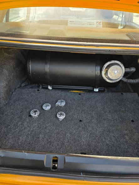 السلام عليكم بيجو موديل 24 سياره هيئه غرامات مصفره سياره جديده كفاله عامه السعر  الخاص سياره حره مكان بغداد رقم الهاتف***********
