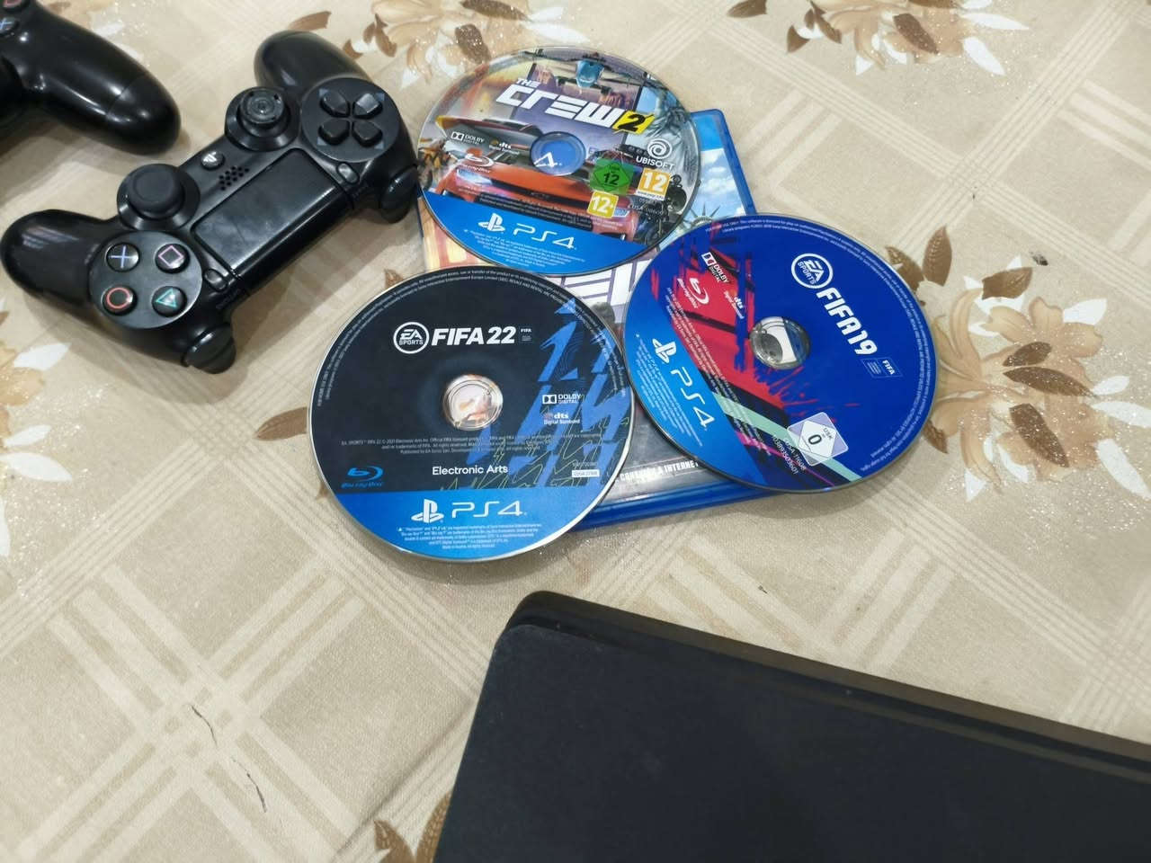 بلي فور سلم 512كيكا لوك ستيكر فول نظافه مامفتوح مع اربعه اقراص
gtav 
ذا كرو وفيفا 22وفيفا19
مع يدتين واحده اصليه والثانيه كوبي وليس تجاري


**إذا كنت صاحب هذا الإعلان وتريد حذفه لأي سبب، رجاءا أرسل رسالة إلى الدعم الفني**