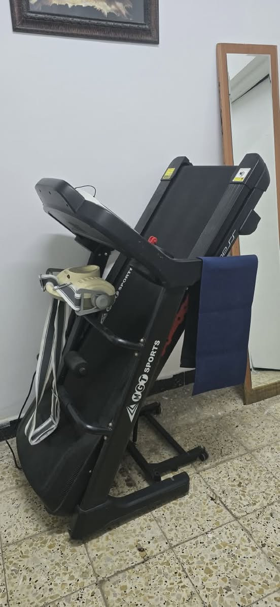 جهاز جري ماركة MGT
جهاز جري مستخدم قليل جدا
نظافة جدا عالية
جبلي كهربائي وليس يدوي
ماطور هزاز
يتحمل 150 كيلو حقيقي
قياس دقات القلب
مروحة هواء للوجه
الجديد سعرة 800 الف
ابيع 500 الف وبي مجال
بغداد
رقم الهاتف : ***********

