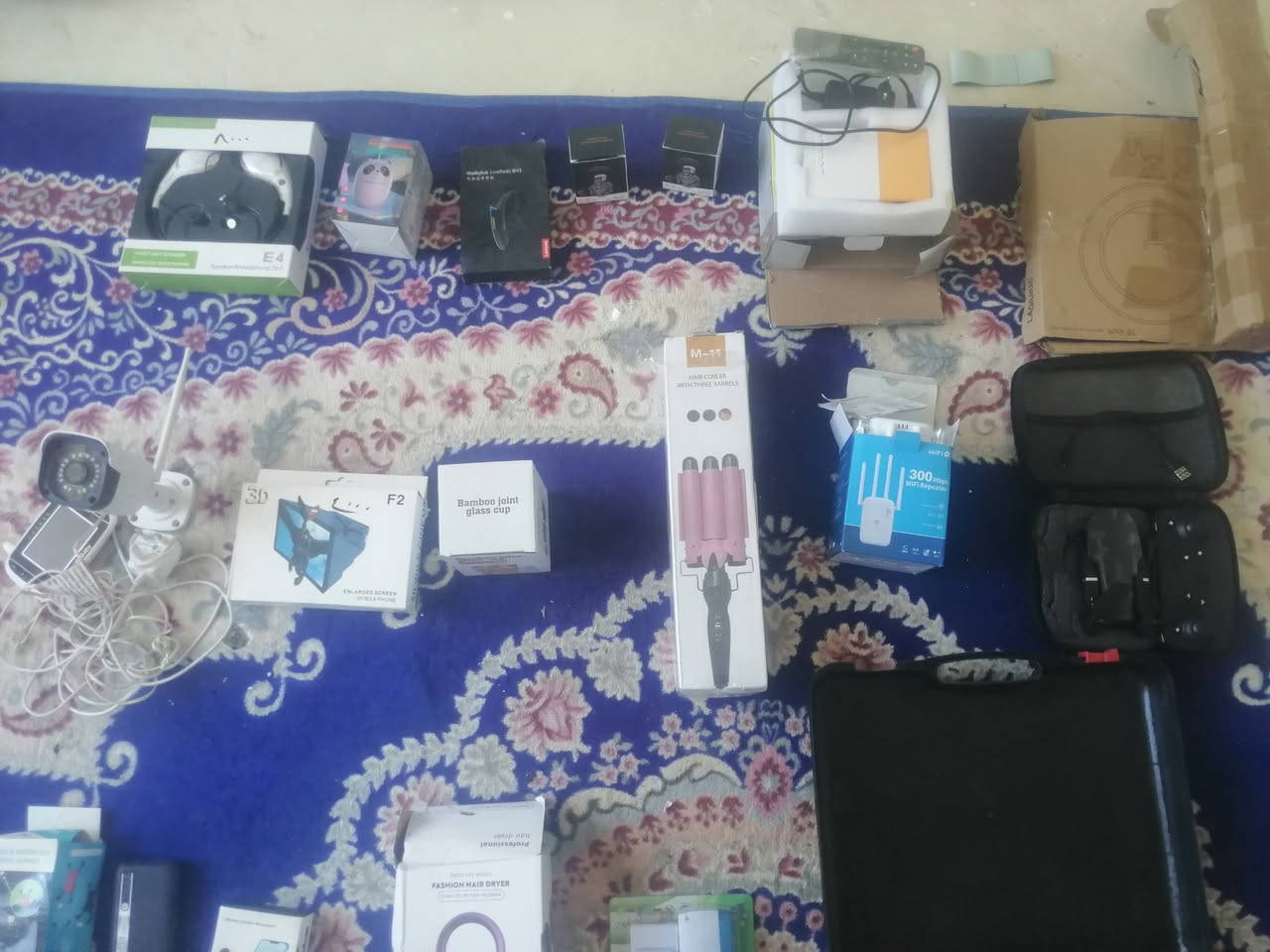شلعه متنوعه قطع قويه بيهه ٢١ قطعه سعر ٦٥ الف بدون توصيل يعني تطلع عليك القطعه ب٣ الاف  
درون شغال بس ابيع فحم ظمان كلشي شغال بيه
داتاشو
راوتر انترنيت
مكسر شعر
طباخ يشتغل غاز دبه حجم بيت ودبه صغيره
نك مايك
باور شحن 5000 واط
ايربود
رنك لايت طول تقريب متر ونص
ايربود طوك
شسوار
فواحه عطر
جرس بيت يشتغل عل باتري
قطع شغاله ونظيفه وفلوسك بيهه


**إذا كنت صاحب هذا الإعلان وتريد حذفه لأي سبب، رجاءا أرسل رسالة إلى الدعم الفني**