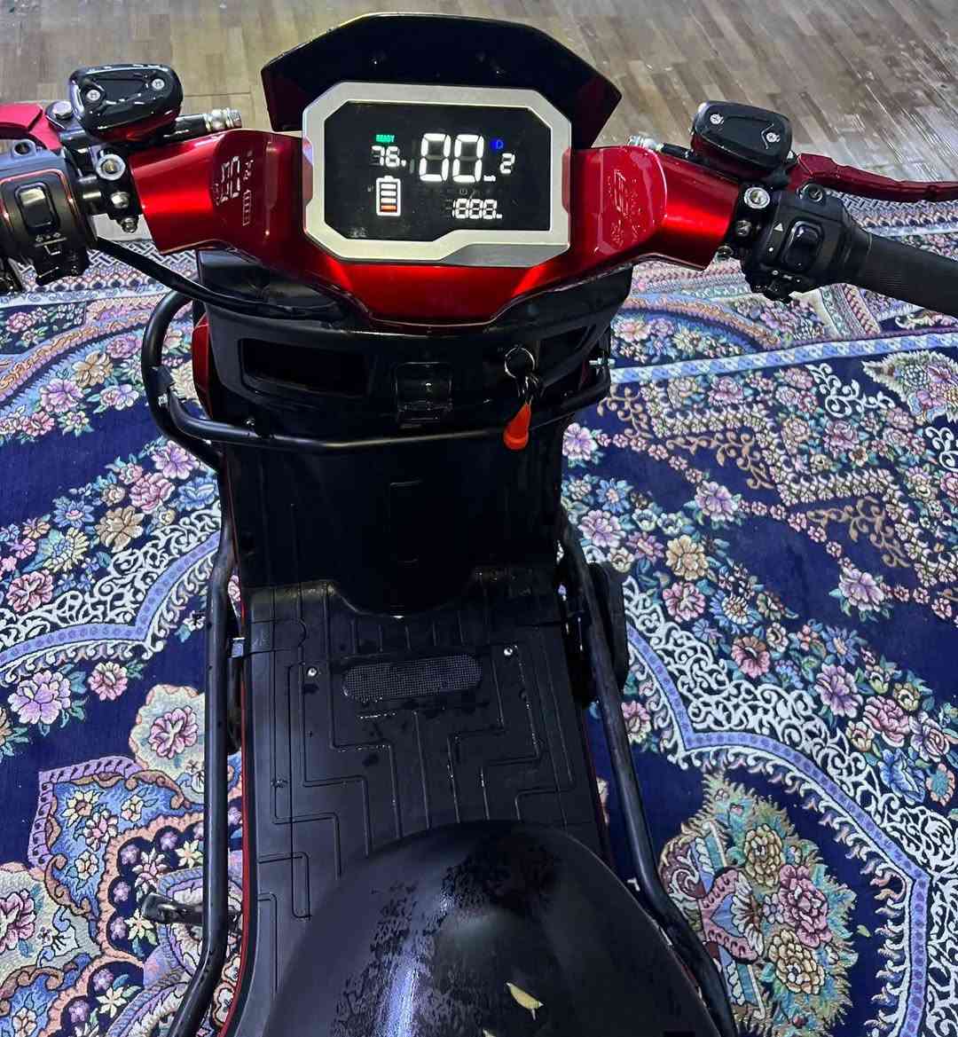 السلام عليكم دراجه للبيع شحن نوعها فوچي باتريات سته مسطره سرعه 80 تمشي 80كيلو ملف ألفين وميتين سعر 600 العنوان بغداد حي العامل ***********
